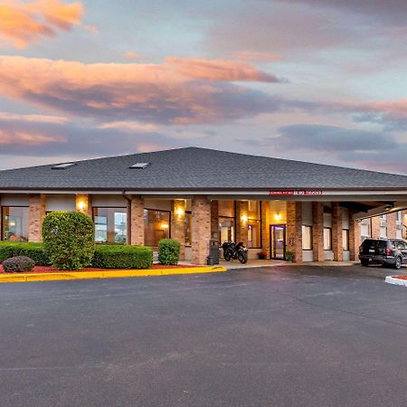 Rodeway Inn Coopersville Exterior photo