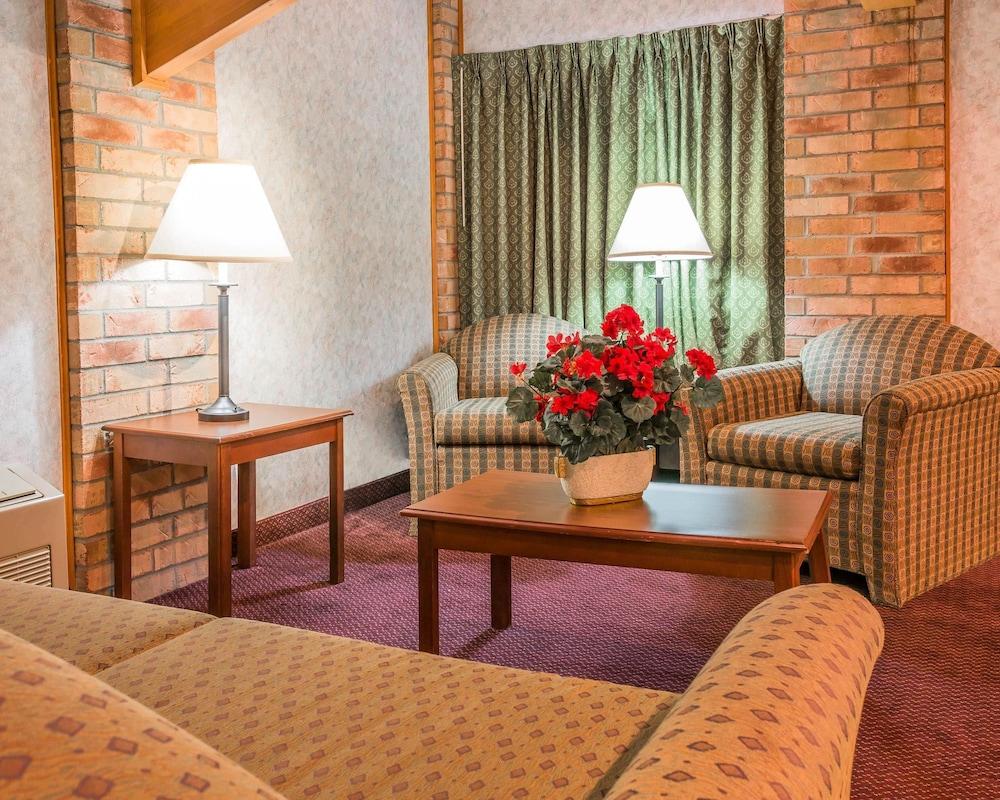Rodeway Inn Coopersville Exterior photo