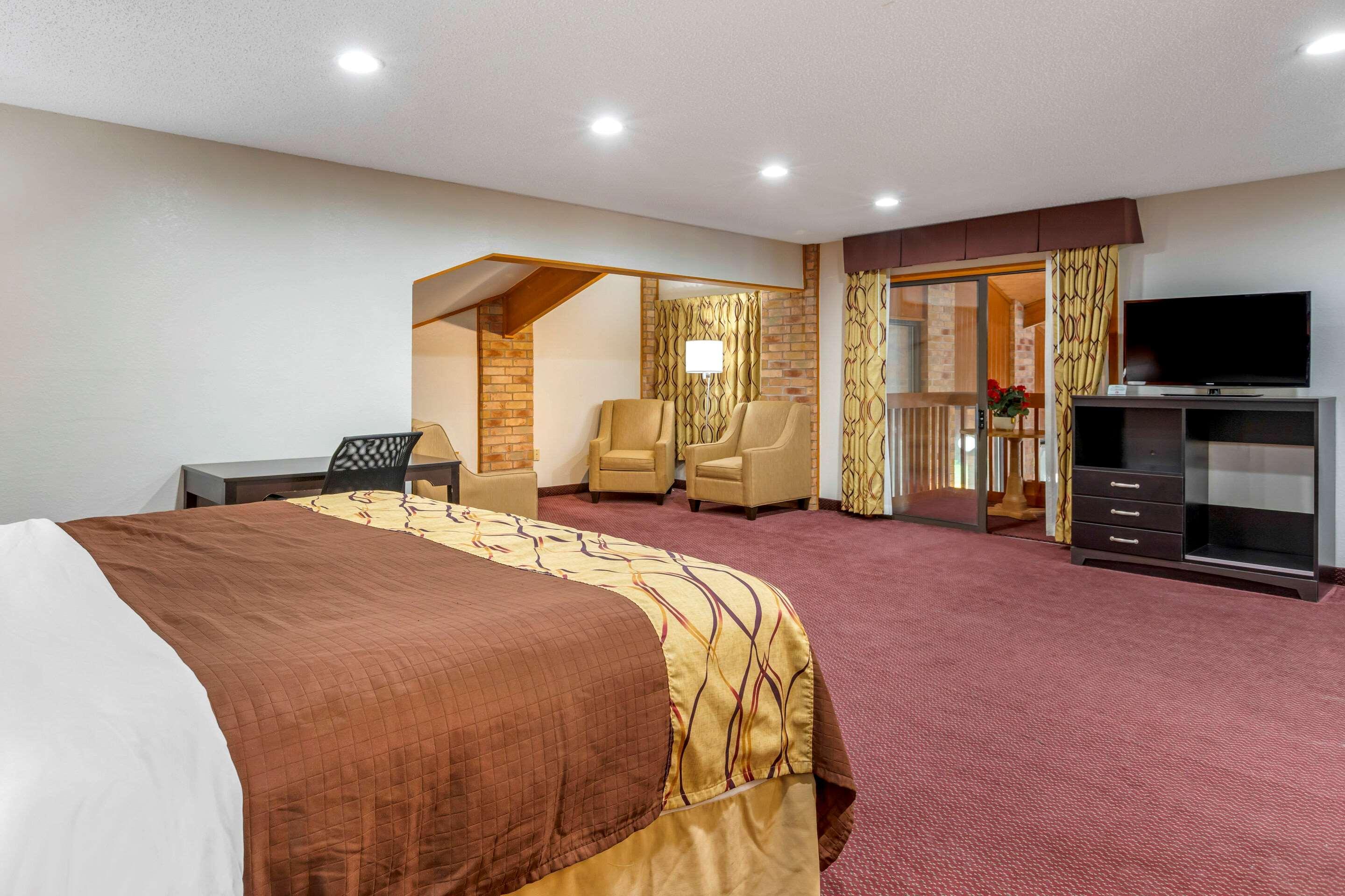 Rodeway Inn Coopersville Exterior photo