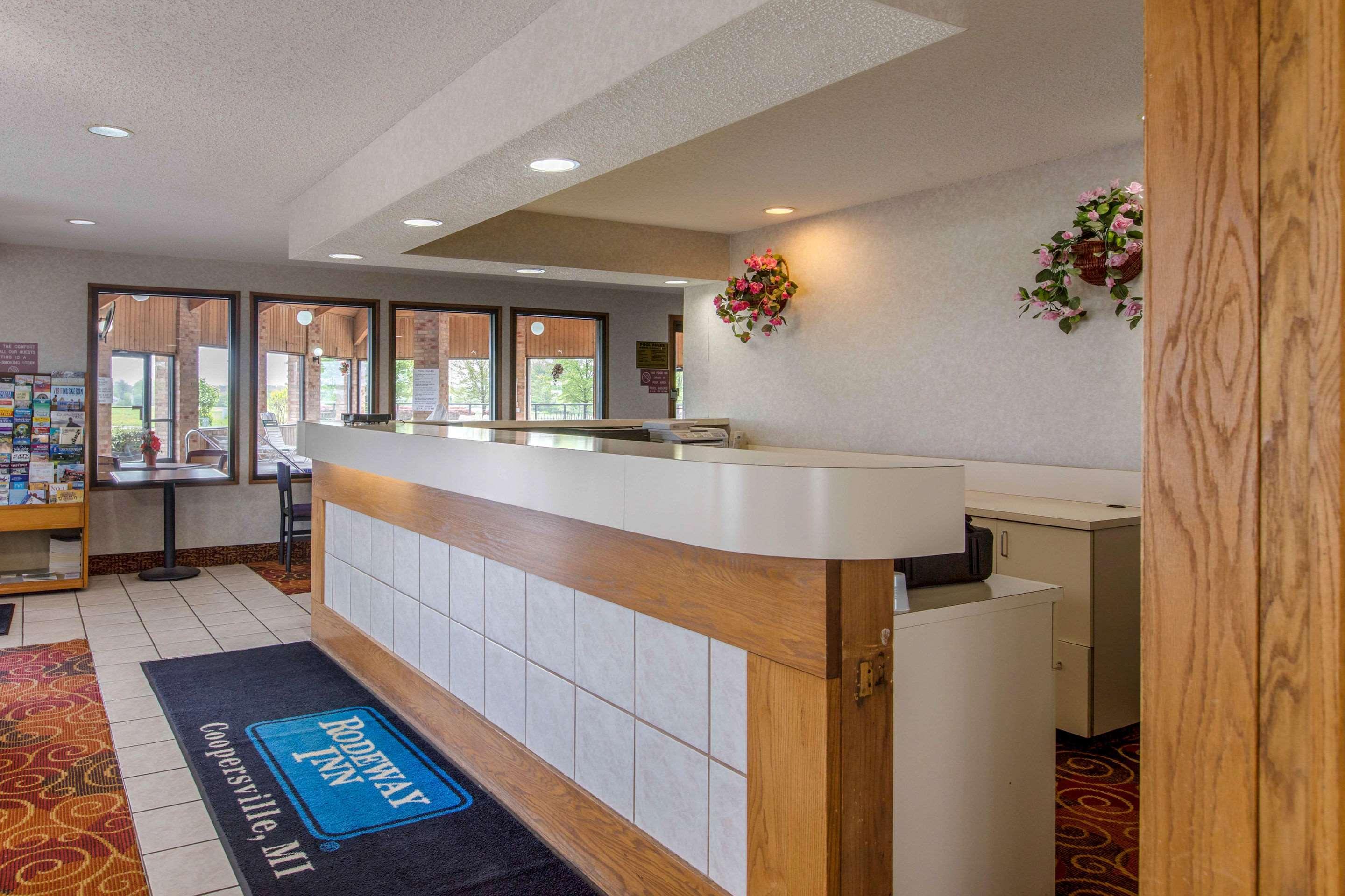 Rodeway Inn Coopersville Exterior photo