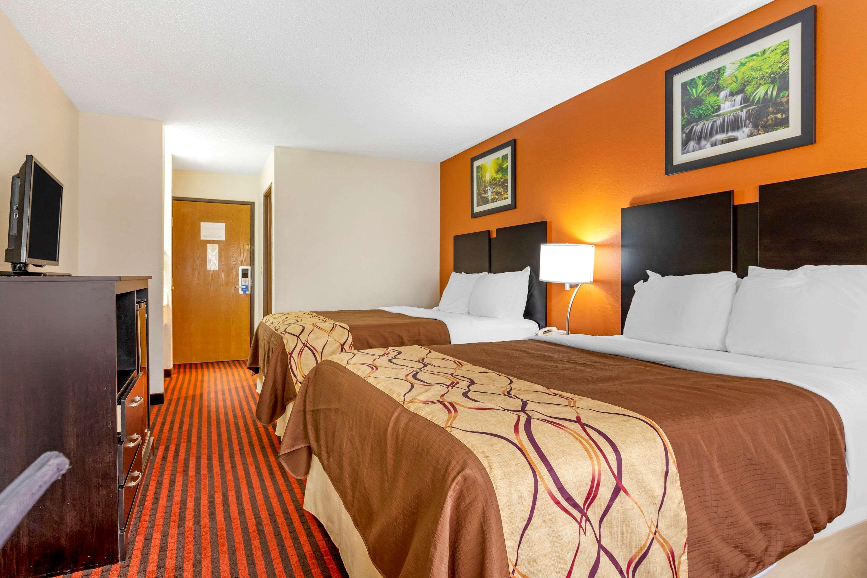 Rodeway Inn Coopersville Exterior photo