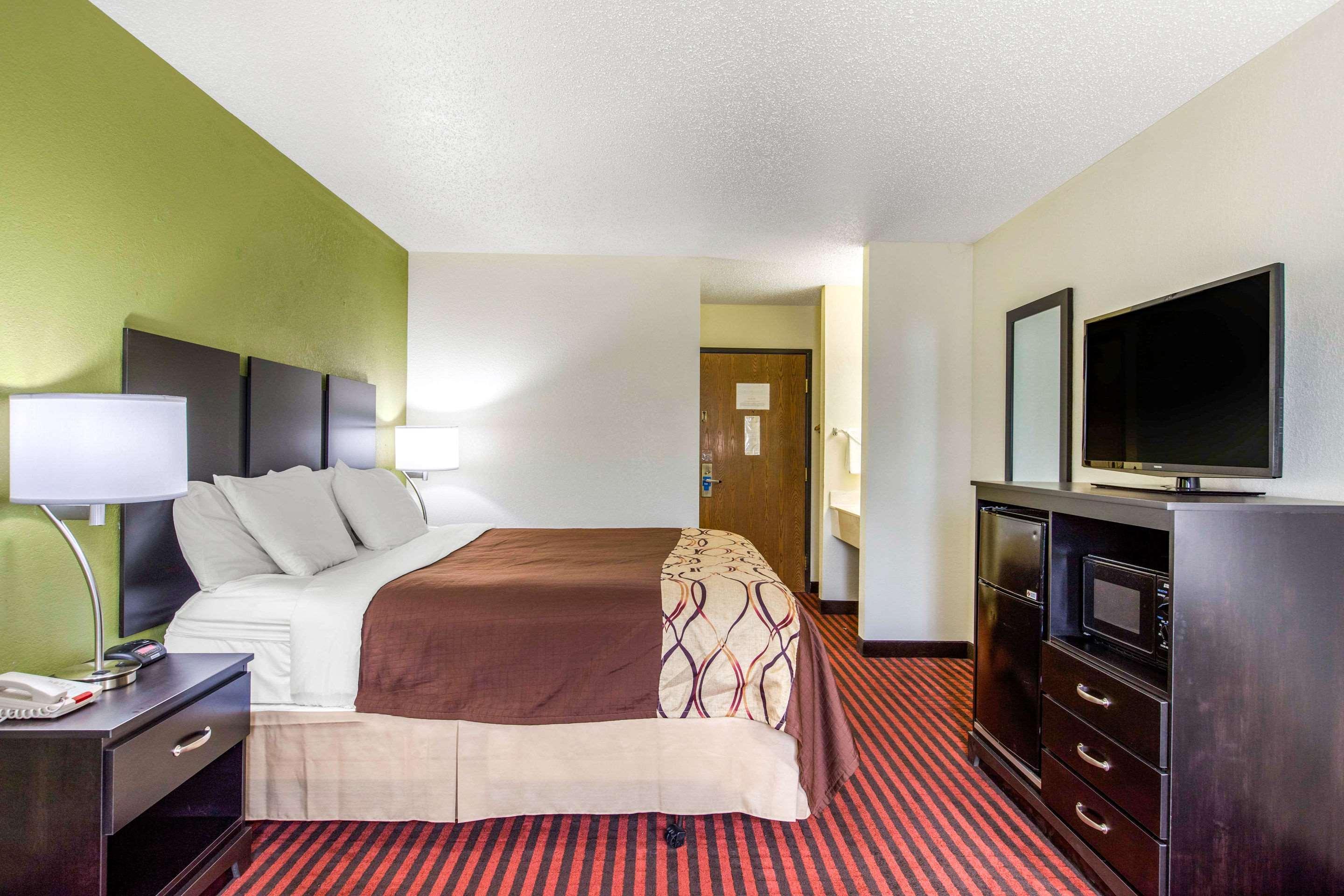 Rodeway Inn Coopersville Exterior photo