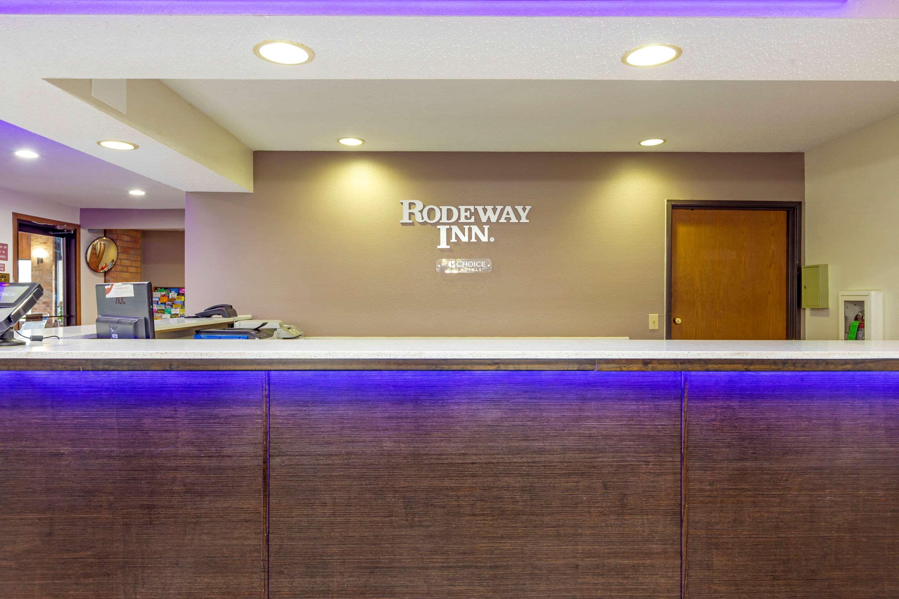 Rodeway Inn Coopersville Exterior photo